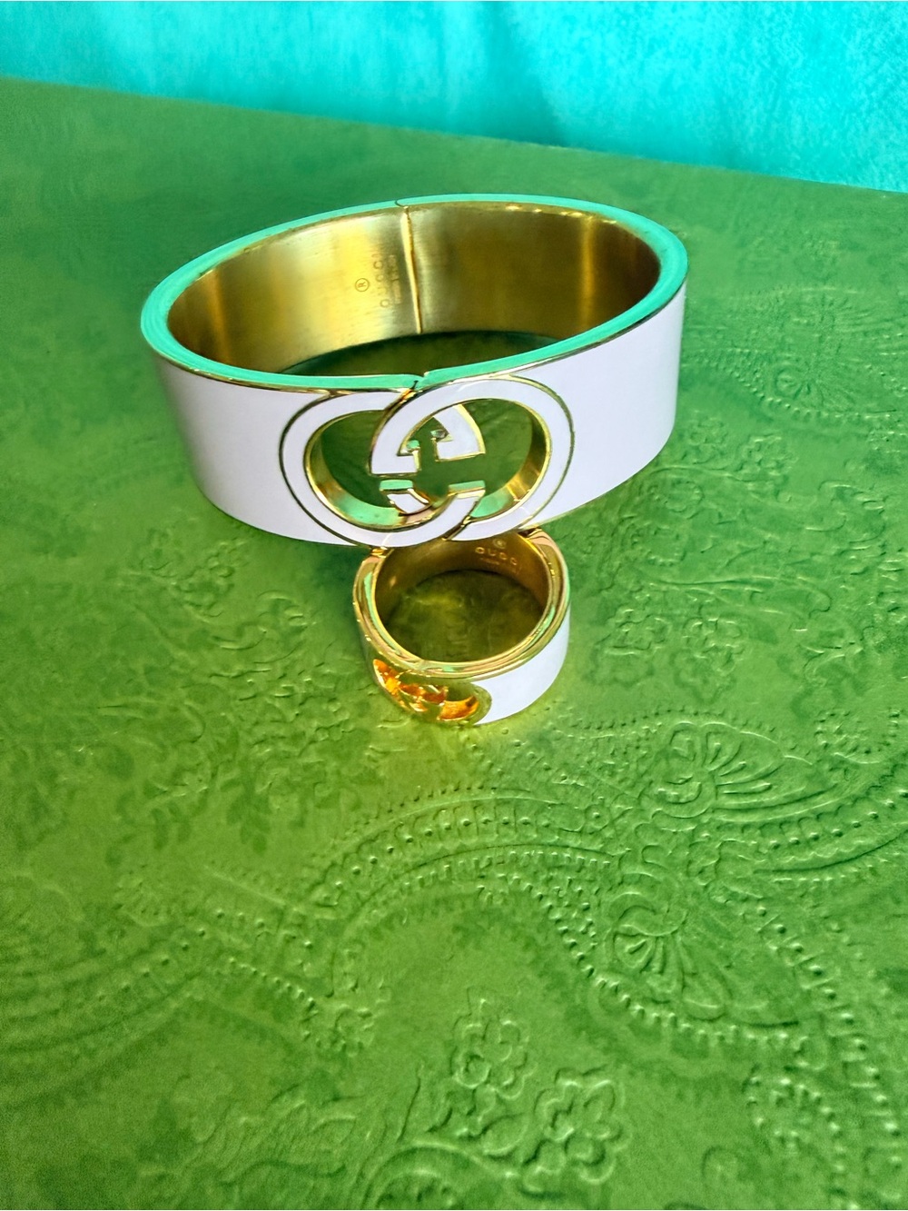 Gucci White Enamel Gold-Tone Interlocking G Bangle and Ring Set